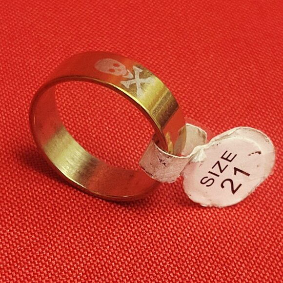 Stainless Steel Wide Band Engraved Skull Crossbones Ring Size 21 Gold Tone Unise - Picture 6 of 13